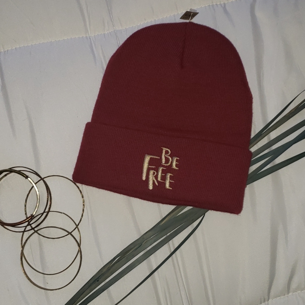 《Be free》beanie ✌